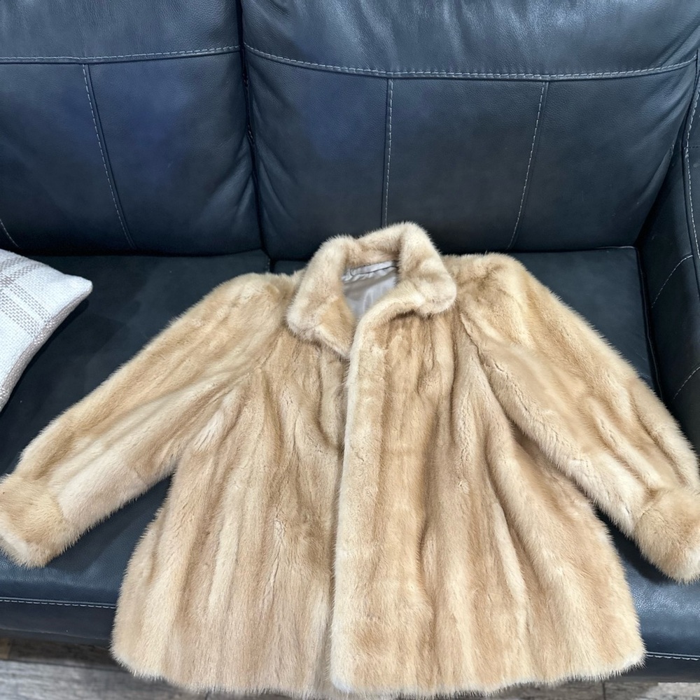 Luxurious Tan Faux Fur Coat with Matching Hat - Picture 7 of 15
